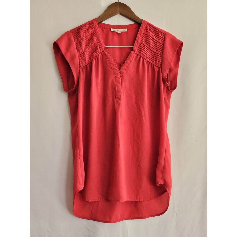 Daniel Rainn Red Pleated Shoulder Blouse Short Sleeve Womens Size XS